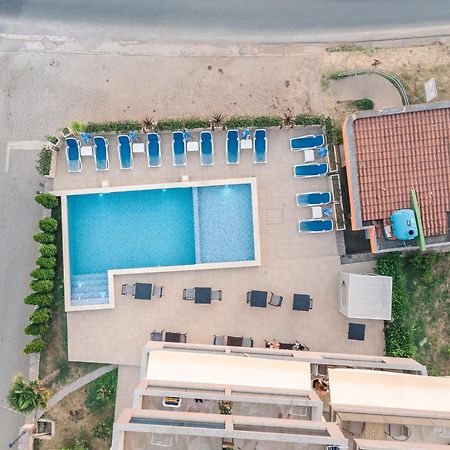 Lux Hotel M Dobra Voda Exterior photo